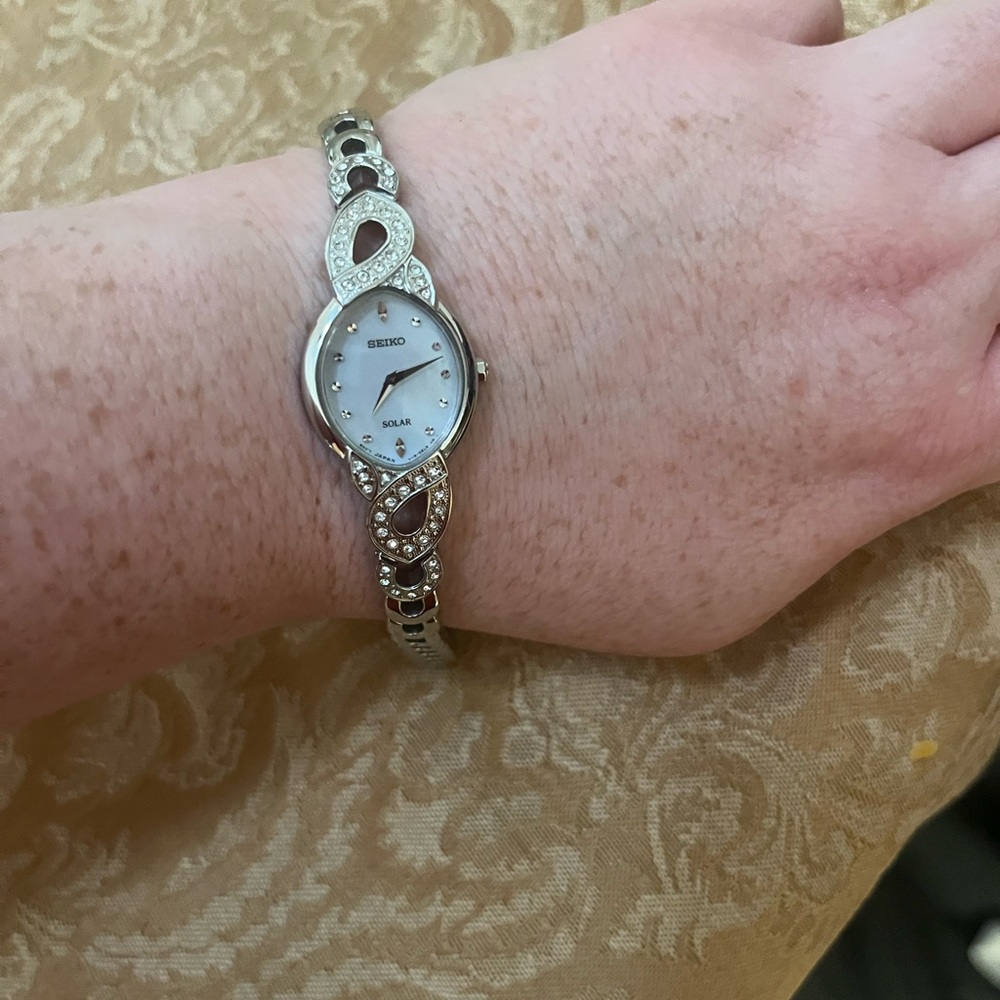 Seiko Silver Chain-Link Watch with Intricate Detailing